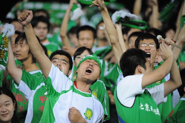 巴西国家队训练开放日，今晚伤情更新引观众欢呼，中超在即，控场能力成焦点的简单介绍