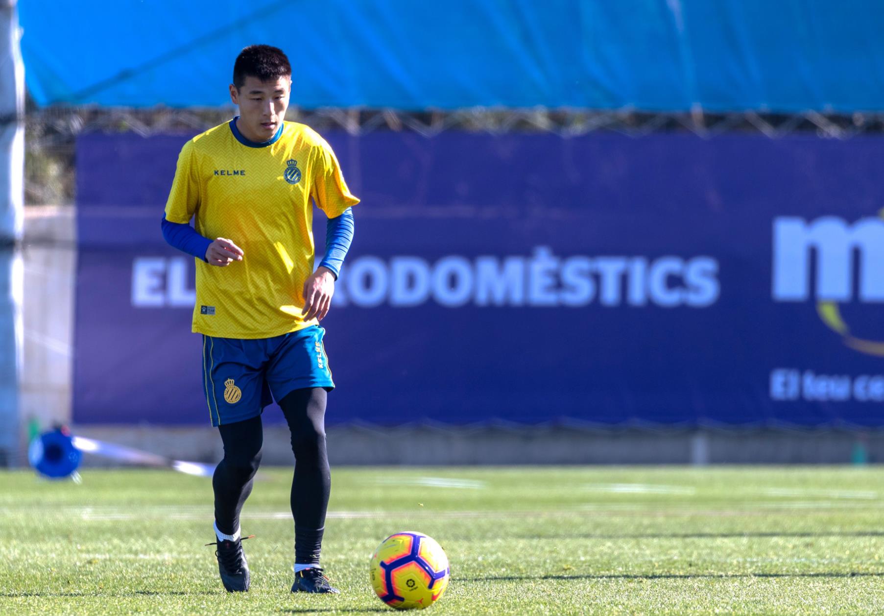 LOL联盟下注 -圣保罗训练开放日，赛后造点机会引观众欢呼，西甲在即，年轻球员获得机会的简单介绍