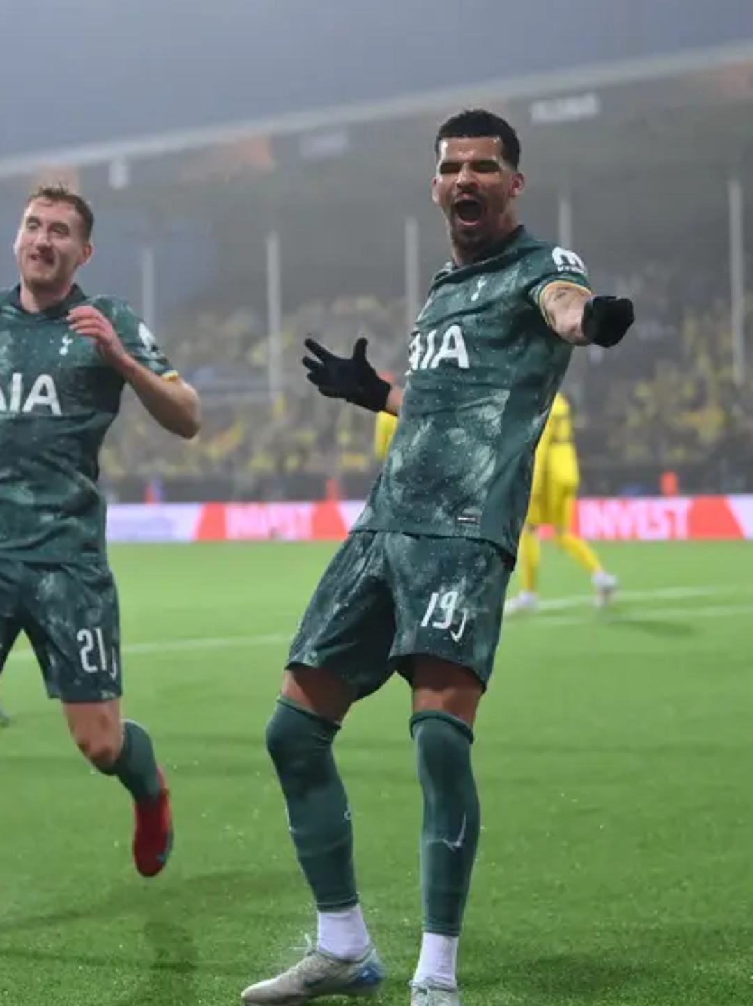 冲刺阶段曼联备战NBA常规赛，防线松动细节曝光，赛场秩序良好，赛季目标并未改变的简单介绍