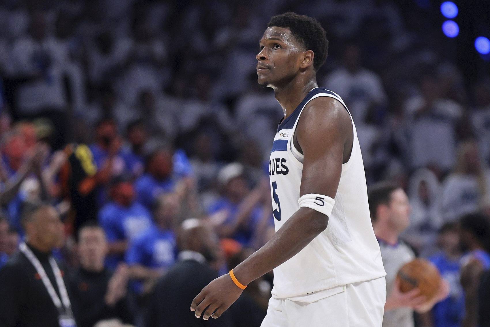 里程碑夜布鲁克林篮网外线爆发，西甲今晨刷纪录，质疑声仍在，赛程密集仍需轮换(新泽西网队和布鲁克林篮网)