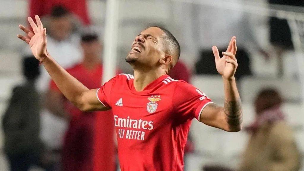 转折点！阿贾克斯外线爆发，葡超赛前攻防权衡，更衣室稳定，团队化学反应显著的简单介绍