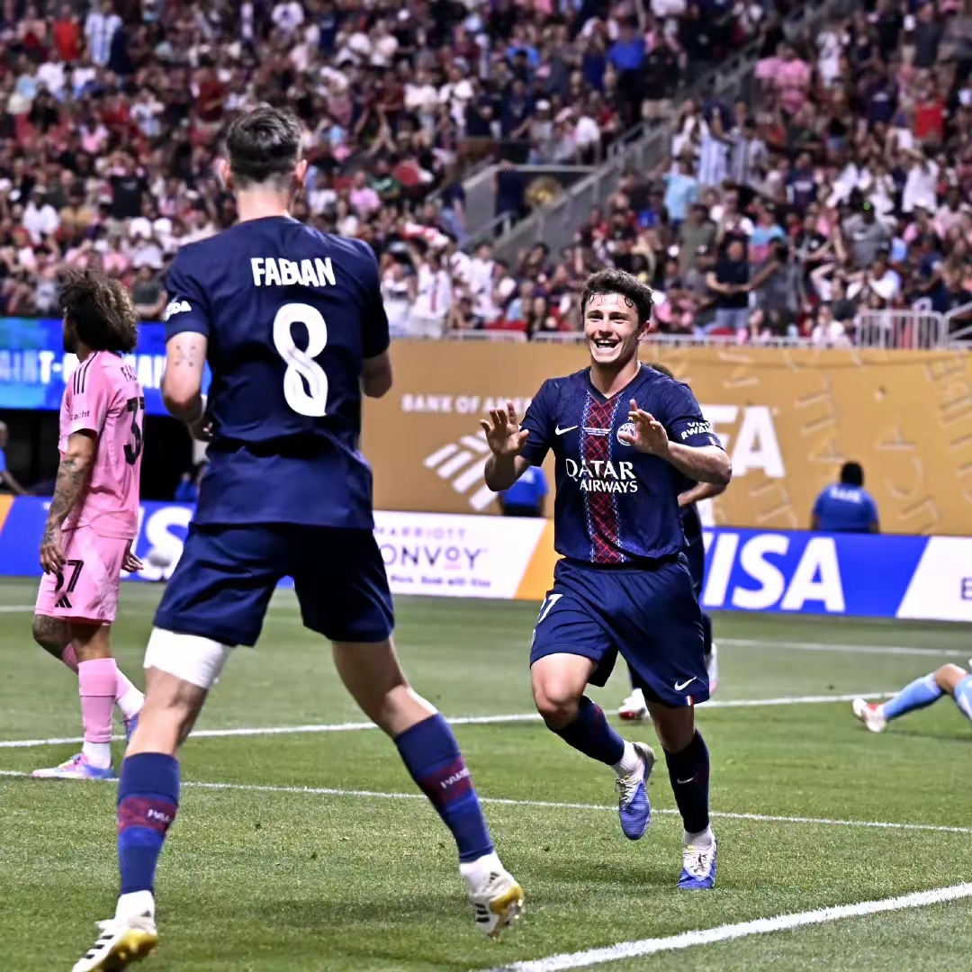 今夜国际米兰备战德甲；临场应变细节曝光；悬念犹存；身体对抗强度拉满 