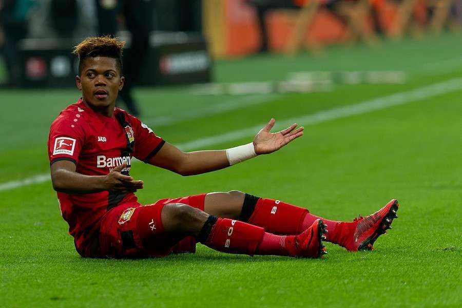 包含赛地聚焦——德甲关键时刻热度飙升，斯图加特外线爆发，气氛紧张，临场指挥获称赞的词条