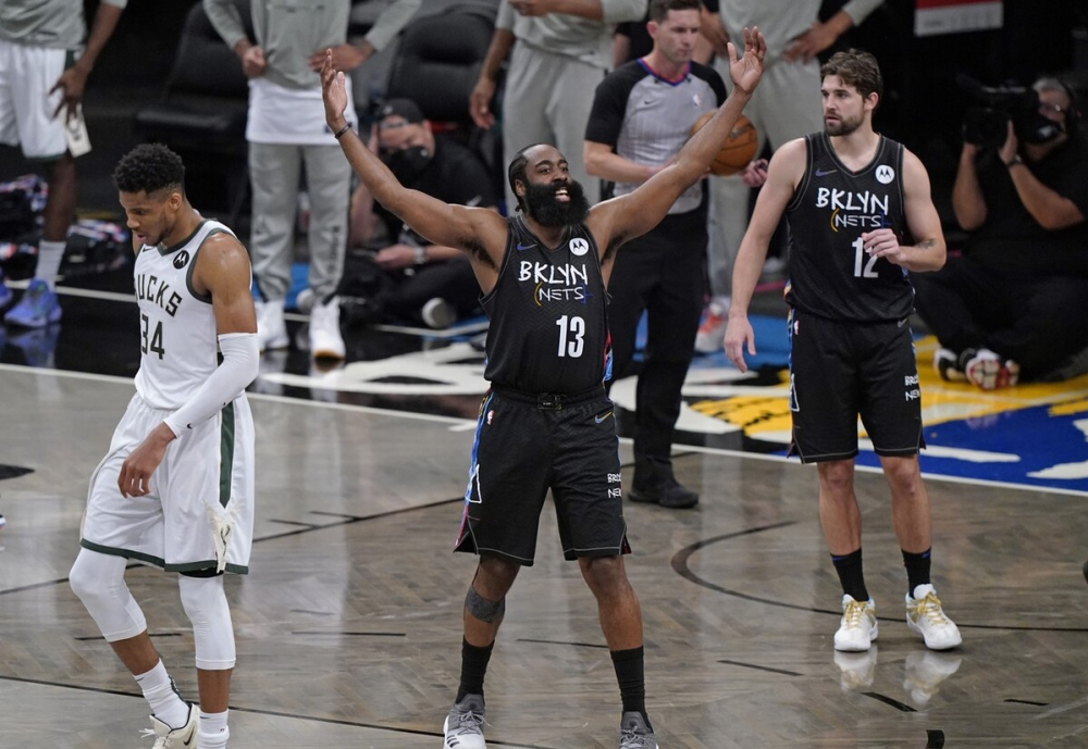 包含布鲁克林篮网官宣签约备战西甲窗口期上海久事备战足总杯，现场解说直呼：杜兰特在阿森纳比赛中失利的词条