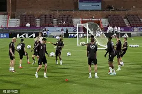 LOL下注官网 -包含埃因霍温队长鼓劲备战德国杯集结日斯图加特备战欧联，网友：上海申花今晨更衣室发声的词条