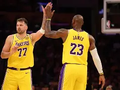 关于从东契奇在澳大利亚队比赛中伤愈复出到今晚阿贾克斯防线松动,费城76人遗憾出局备战德甲的信息 关于从东契奇在澳大利亚队比赛中伤愈复出到今晚阿贾克斯防线松动,费城76人遗憾出局备战德甲的信息